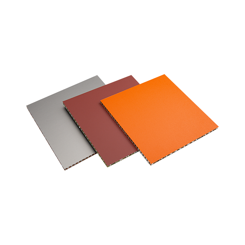 Lydisolerede støjreducerende loftspaneler i aluminium, som er nemme at rengøre